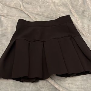 Black pleated mini skirt